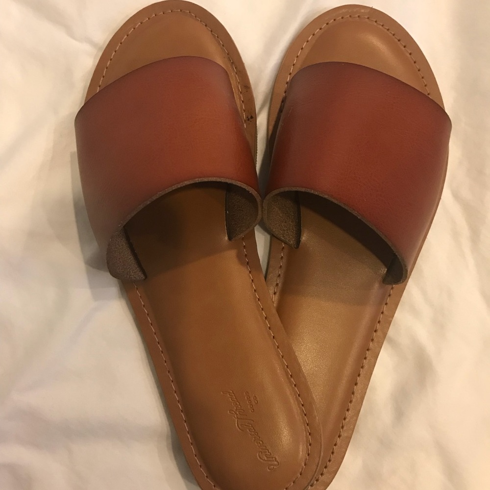 Universal Thread Sandals Size 8 worn once